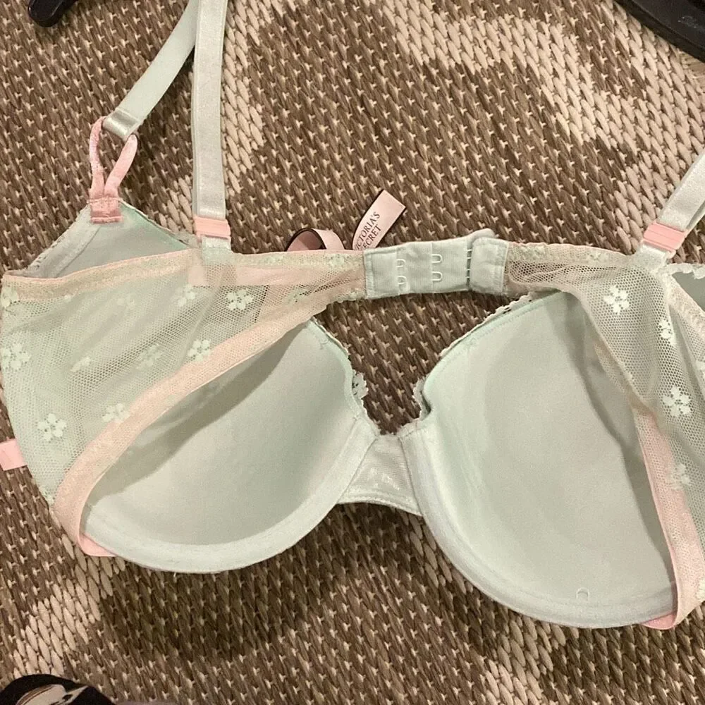 Victoria’s Secret bra lined Demi size 34D